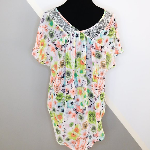 ASTR Floral Chiffon Top with lace details - Picture 4 of 7